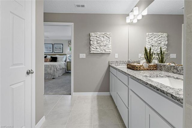 2002 NW 13th PL, Cape Coral, FL 33993