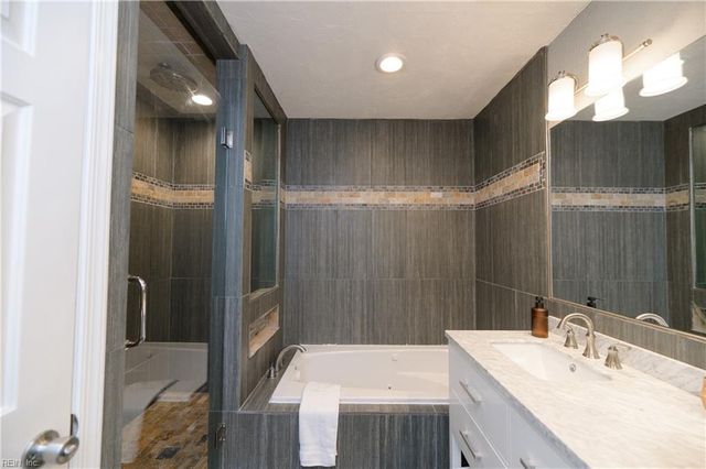 736 Leonard LN, Newport News, VA 23601