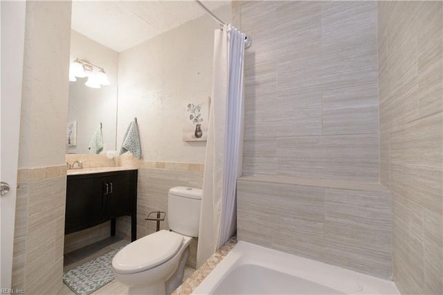 736 Leonard LN, Newport News, VA 23601