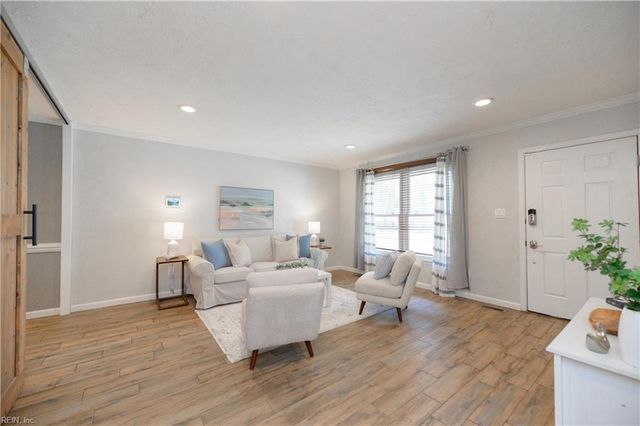 736 Leonard LN, Newport News, VA 23601