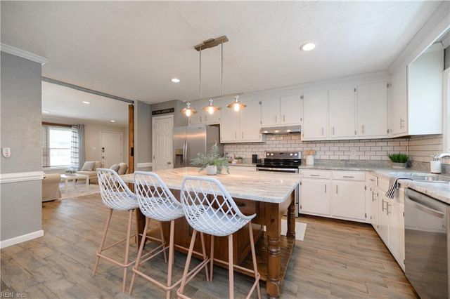 736 Leonard LN, Newport News, VA 23601