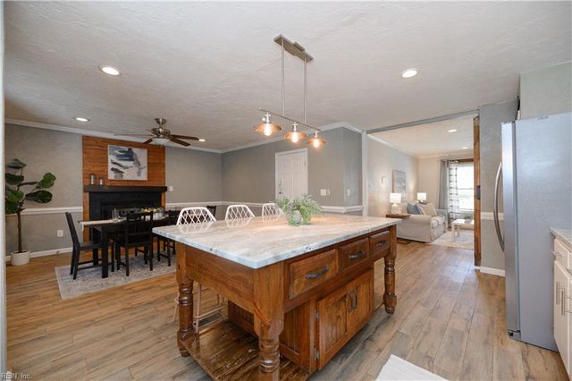 736 Leonard LN, Newport News, VA 23601