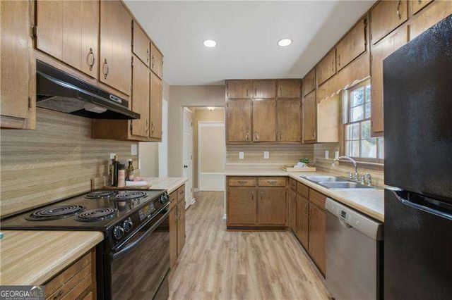 2526 Ashworth Lake Road, Snellville, GA 30078
