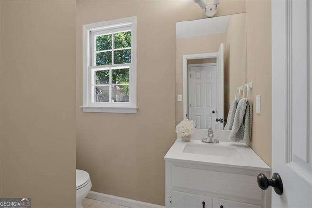2526 Ashworth Lake Road, Snellville, GA 30078