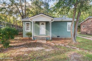 417 E Hatten Avenue, Wiggins, MS 39577