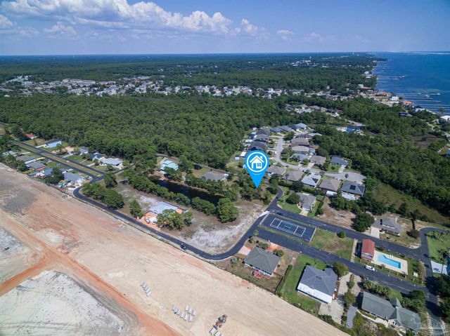 1717 E Smugglers Cove Dr, Gulf Breeze, FL 32563