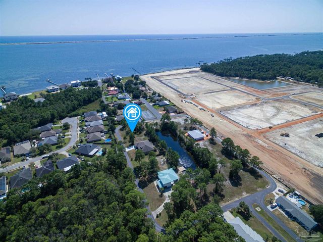 1717 E Smugglers Cove Dr, Gulf Breeze, FL 32563