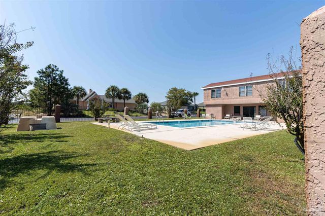 1717 E Smugglers Cove Dr, Gulf Breeze, FL 32563