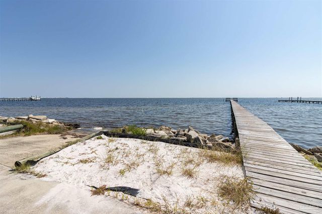1717 E Smugglers Cove Dr, Gulf Breeze, FL 32563