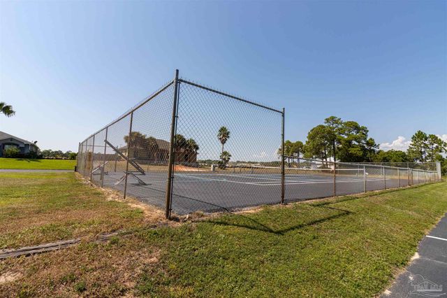 1717 E Smugglers Cove Dr, Gulf Breeze, FL 32563