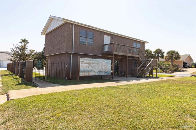 1717 E Smugglers Cove Dr, Gulf Breeze, FL 32563