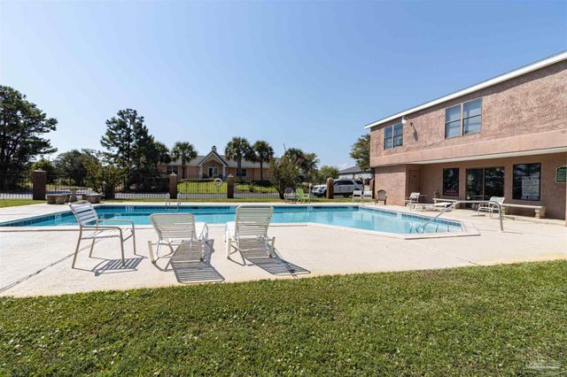 1717 E Smugglers Cove Dr, Gulf Breeze, FL 32563