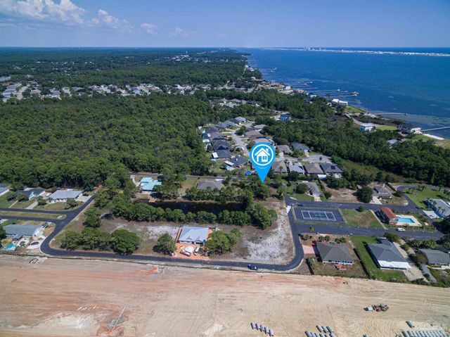 1717 E Smugglers Cove Dr, Gulf Breeze, FL 32563