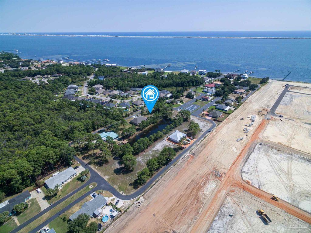 1717 E Smugglers Cove Dr, Gulf Breeze, FL 32563