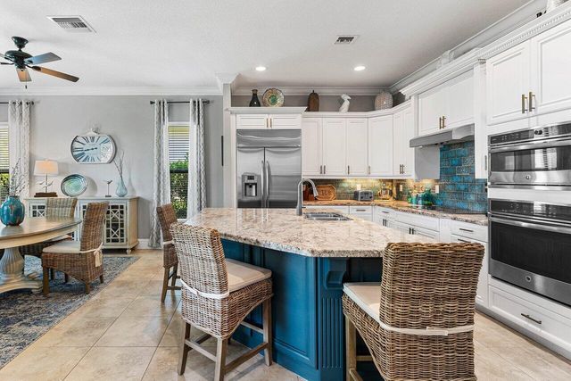 183 SE Calmo Circle, Port St Lucie, FL 34984