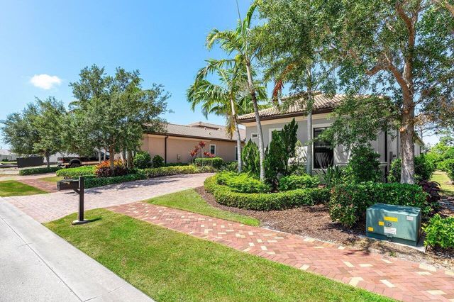 183 SE Calmo Circle, Port St Lucie, FL 34984