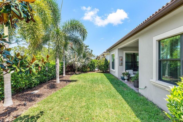 183 SE Calmo Circle, Port St Lucie, FL 34984