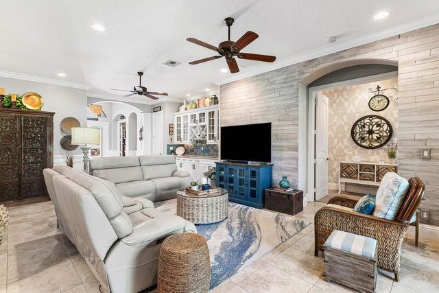 183 SE Calmo Circle, Port St Lucie, FL 34984