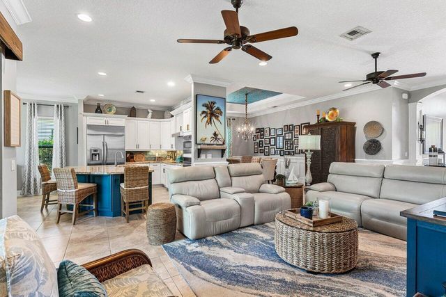 183 SE Calmo Circle, Port St Lucie, FL 34984