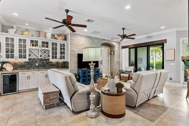 183 SE Calmo Circle, Port St Lucie, FL 34984