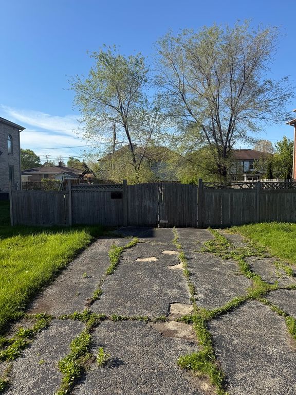 8205 W Ballard Road, Niles, IL 60714