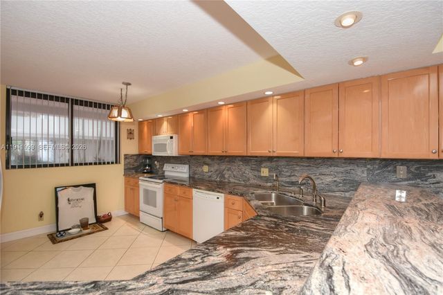 2565 S Ocean Boulevard 112N, Highland Beach, FL 33487