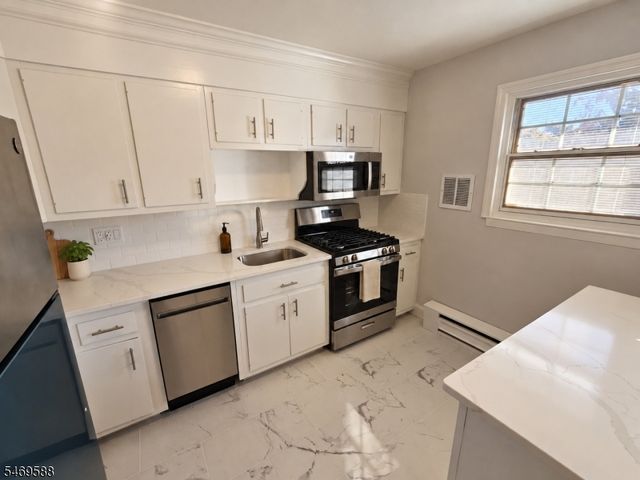 17 Atherton Ct, Wayne Twp., NJ 07470
