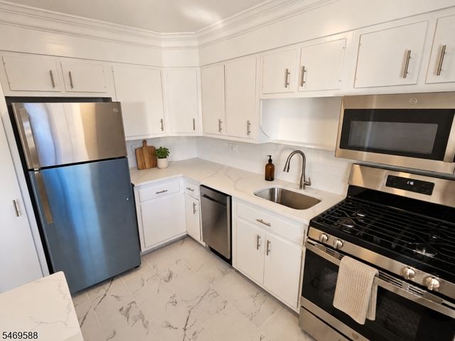 17 Atherton Ct, Wayne Twp., NJ 07470