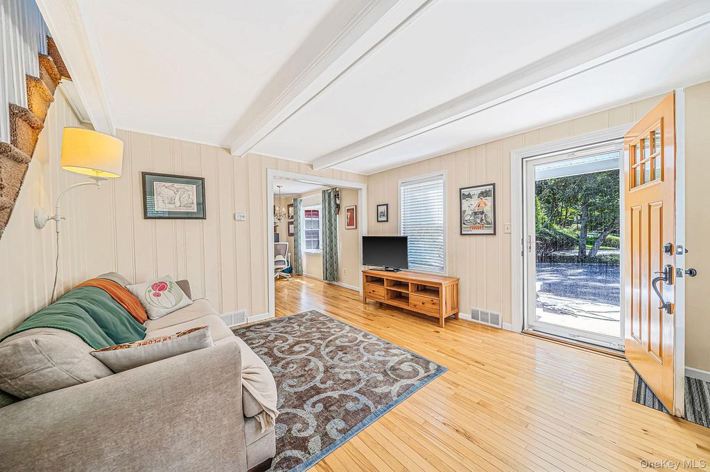 131 Quaker Path, East Setauket, NY 11733 — photo 3