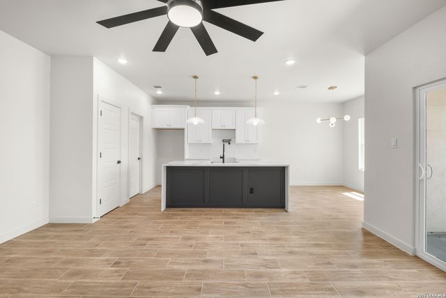 169 Pine Valley Dr, La Vernia, TX 78121