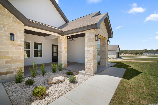 169 Pine Valley Dr, La Vernia, TX 78121