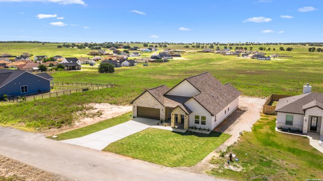 169 Pine Valley Dr, La Vernia, TX 78121