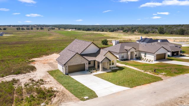 169 Pine Valley Dr, La Vernia, TX 78121