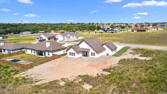 169 Pine Valley Dr, La Vernia, TX 78121