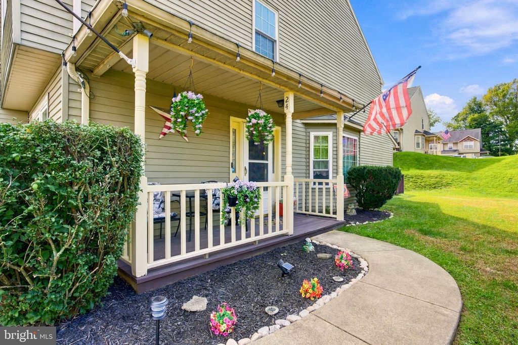 24 PEBBLE CT, SOUTHAMPTON, PA 18966 — exterior