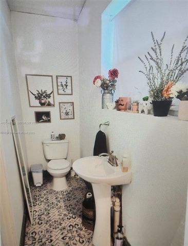 2251 NW 87th Ter, Pembroke Pines, FL 33024