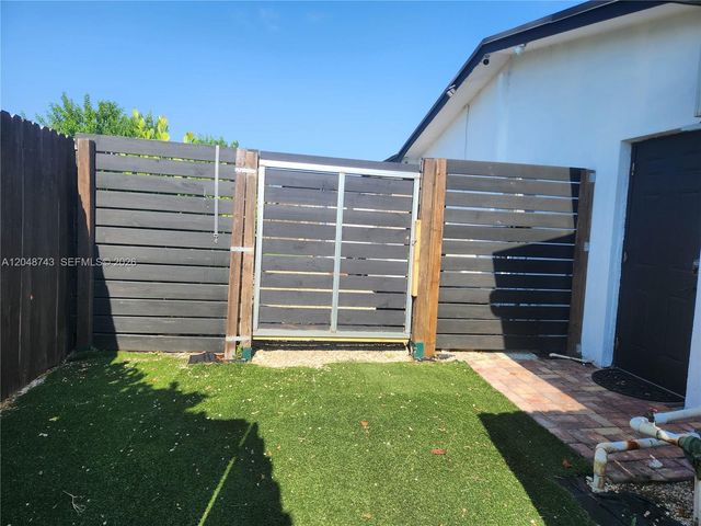 2251 NW 87th Ter, Pembroke Pines, FL 33024