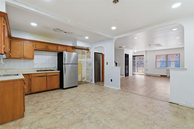 2925 Wallace Avenue, Bronx, NY 10467