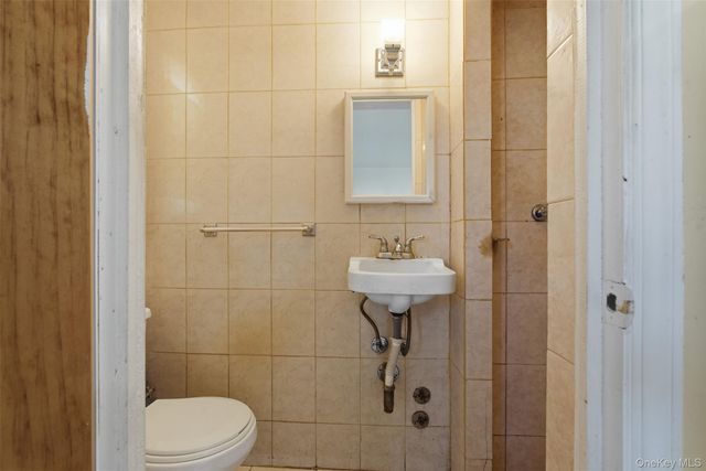 2925 Wallace Avenue, Bronx, NY 10467