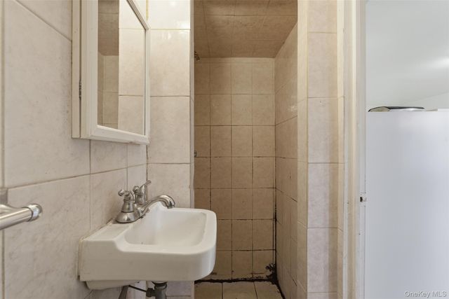 2925 Wallace Avenue, Bronx, NY 10467