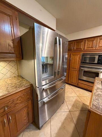 4370 E Whitehall Drive, Springfield, MO 65809