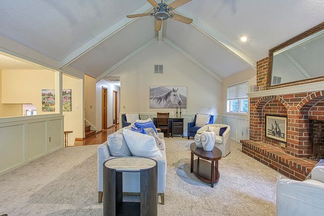 4370 E Whitehall Drive, Springfield, MO 65809