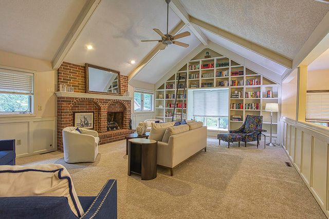 4370 E Whitehall Drive, Springfield, MO 65809