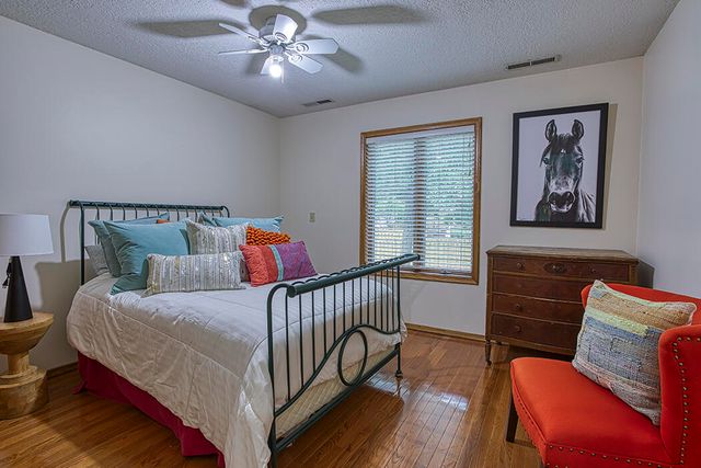 4370 E Whitehall Drive, Springfield, MO 65809