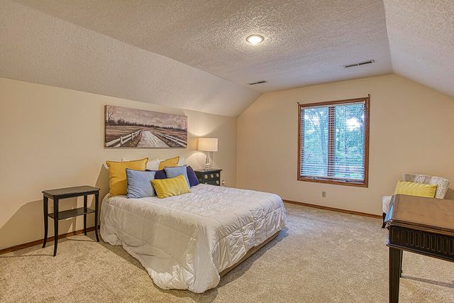 4370 E Whitehall Drive, Springfield, MO 65809