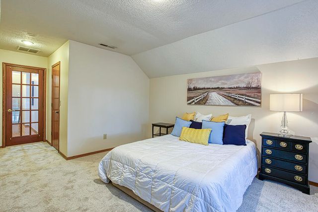4370 E Whitehall Drive, Springfield, MO 65809