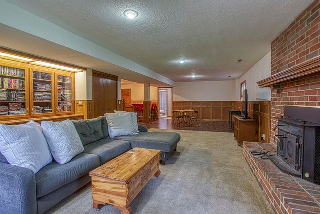 4370 E Whitehall Drive, Springfield, MO 65809