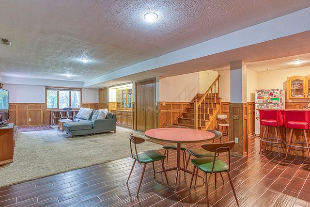 4370 E Whitehall Drive, Springfield, MO 65809