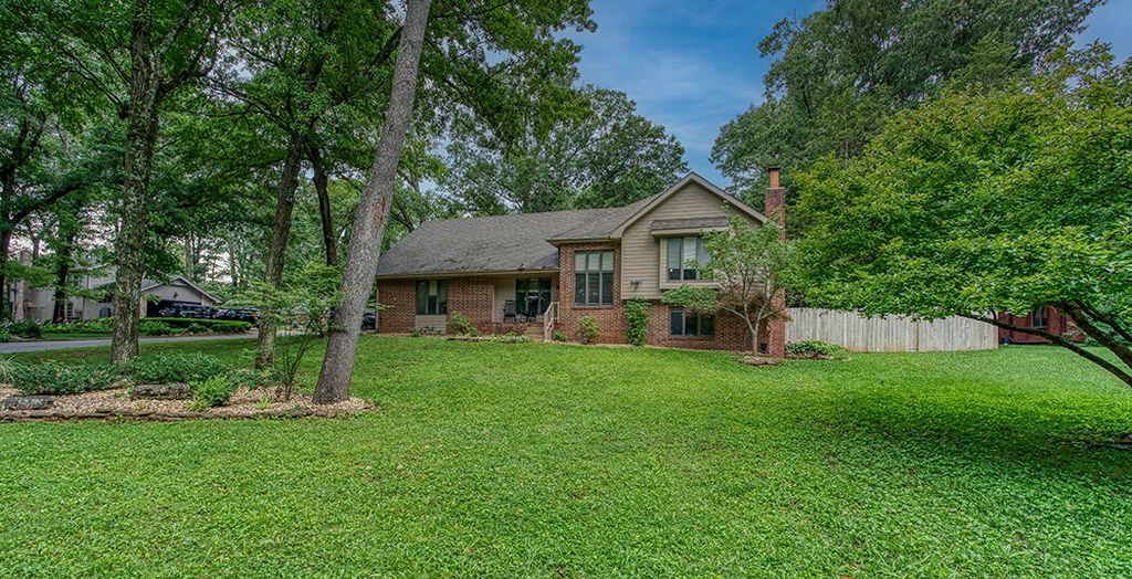 4370 E Whitehall Drive, Springfield, MO 65809