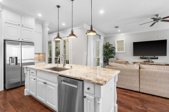 186 W Breezy Way, The Woodlands, TX 77380